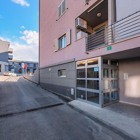 Aureo Apartment Pula Center Luaran gambar