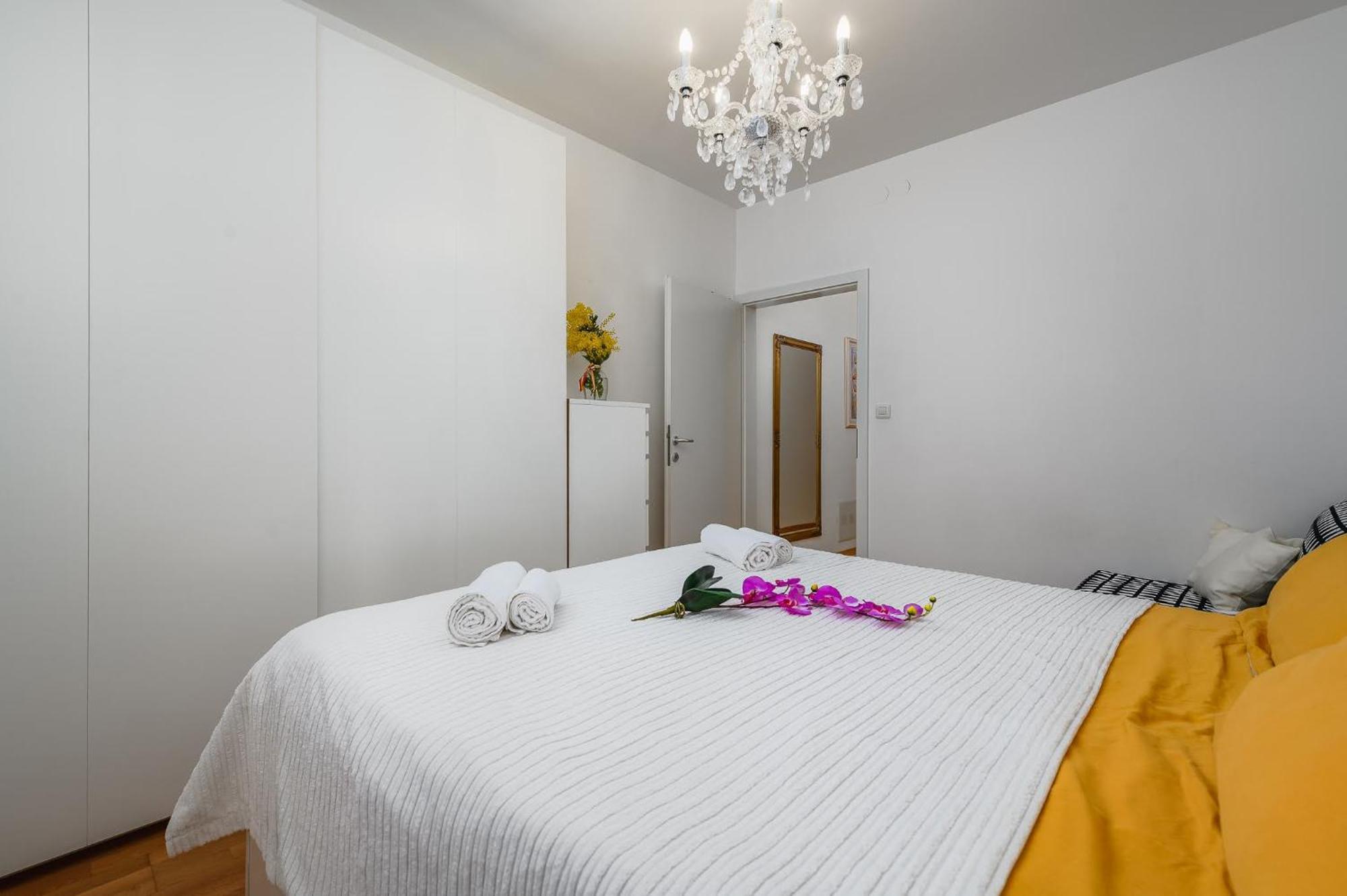 Aureo Apartment Pula Center Luaran gambar