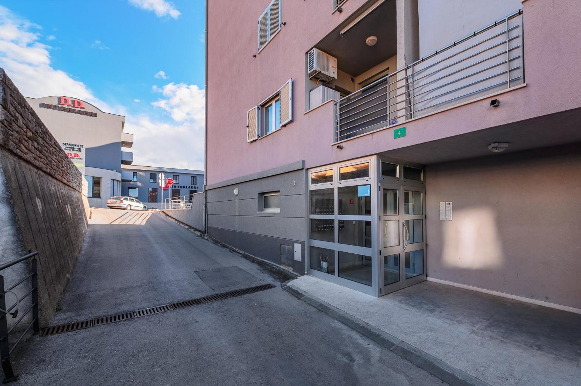 Aureo Apartment Pula Center Luaran gambar