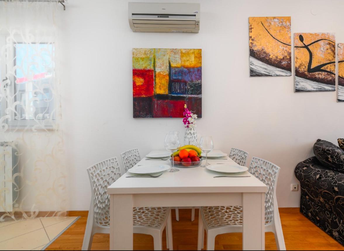 Aureo Apartment Pula Center Luaran gambar