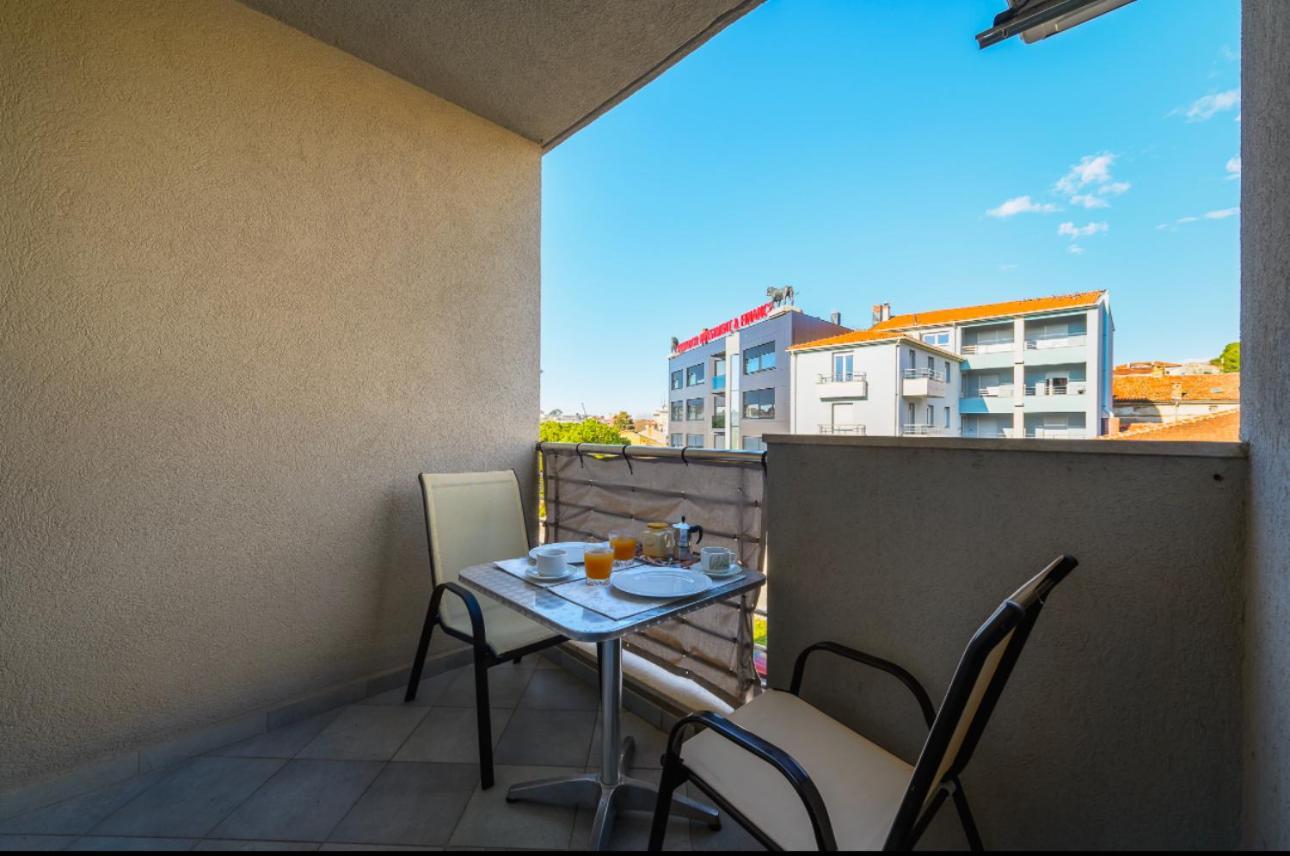 Aureo Apartment Pula Center Luaran gambar