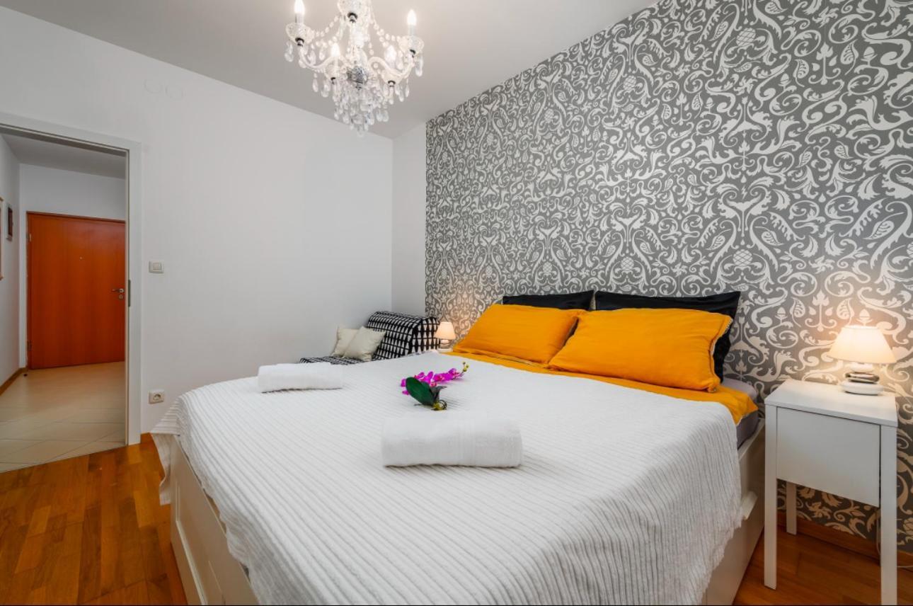 Aureo Apartment Pula Center Luaran gambar