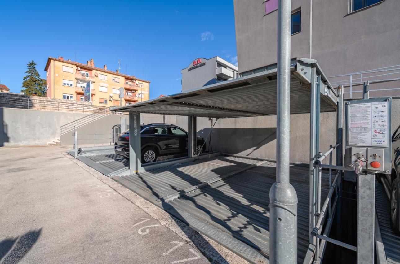 Aureo Apartment Pula Center Luaran gambar